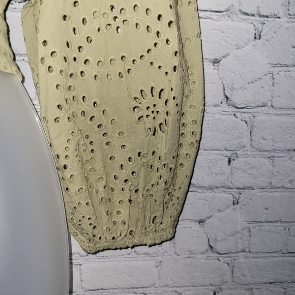 NWT Express Size XL Eyelet Crop Top - Picture 4 of 6